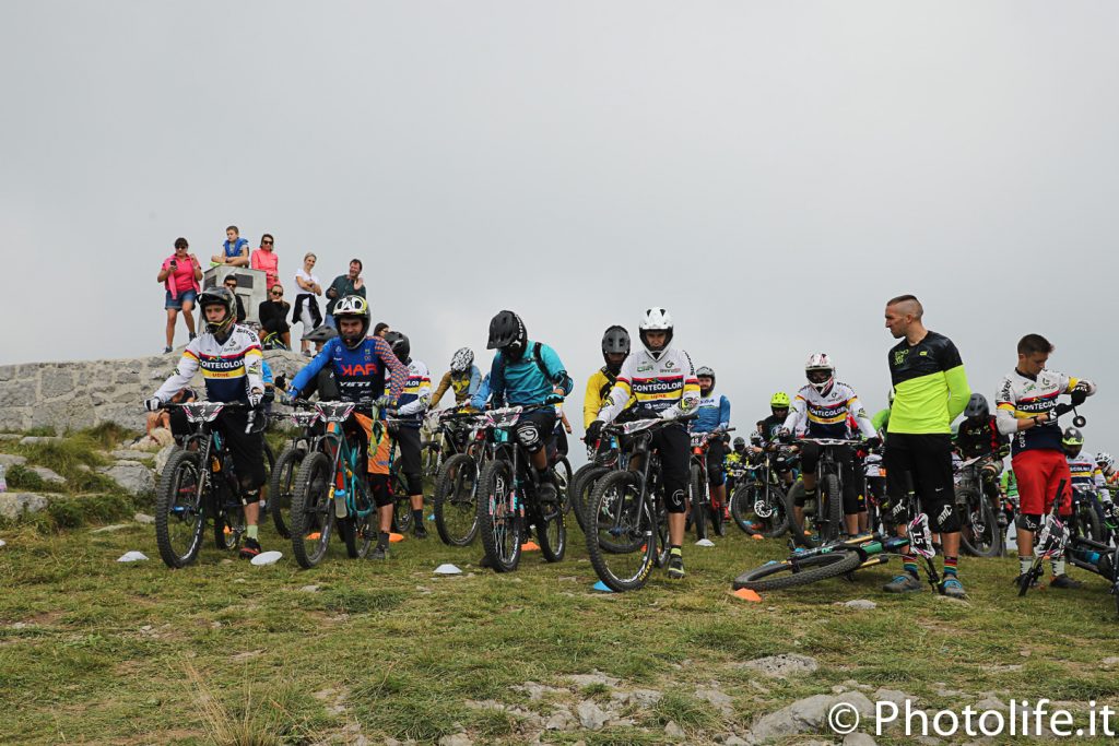 downhill gara di bici